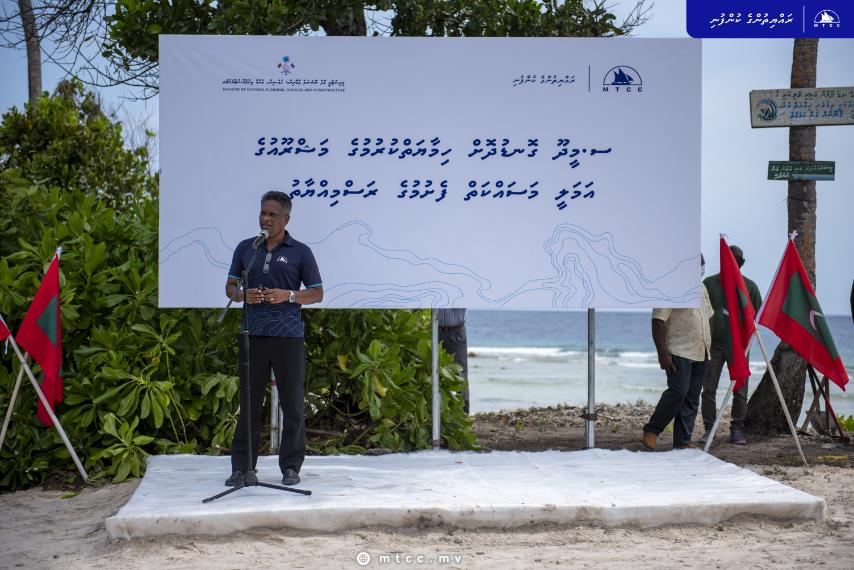 މީދޫގެ ގޮނޑުދޮށް ހިމާޔަތް ކުރުމާއި ހުޅުމީދޫ މިފްކޯ ބަނދަރުގެ މަސައްކަތް ފަށައިފި