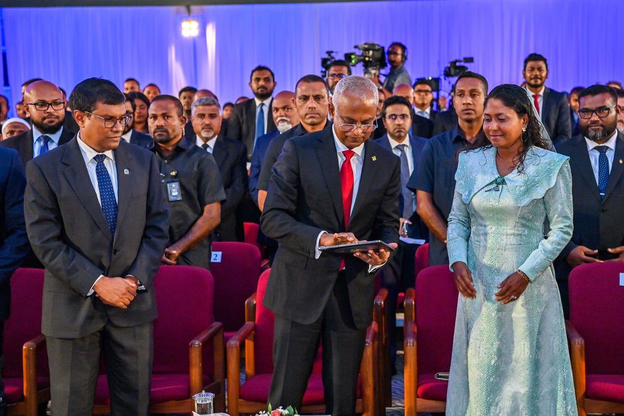 ނުފޫޒުން އެއްކިބާވެފައިވާ ތަނަކަށް ފަނޑިޔާރުގެ ހެދޭނީ ސަރުކާރާއި ގާނޫނުހަދާ މަޖިލީހާއި ފަނޑިޔާރުގެ ވަކިކޮށްގެން: ޖަމިއްޔާ