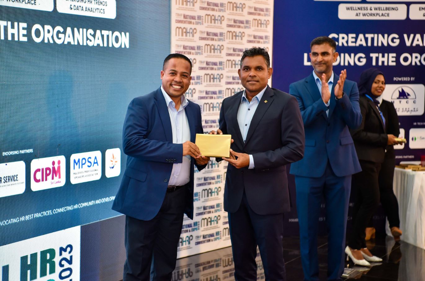 ޤާބިލު ލީޑަރުން ބިނާކުރުމަަށް ވަރަށް ބޮޑަށް ސަރުކާރުން މަސައްކަތްކުރޭ: ފައިސަލް