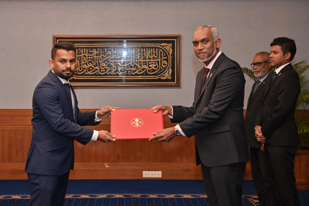 އިމިގްރޭޝަން ކޮންޓްރޯލާ ކަމަށް ޝަމްއާން އައްޔަންކޮށްފި