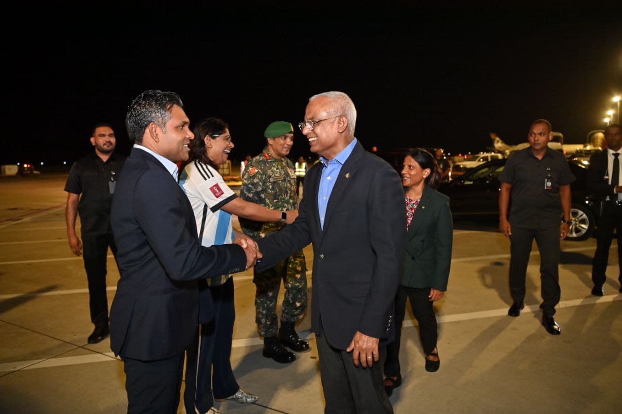 ވޯލްޑްކަޕްގެ މެޗެއް ބައްލަވާލެއްވުމަށް ރައީސްގެ ދެކަނބަލުން ގަތަރަށް ފުރާވަޑައިގެންފި